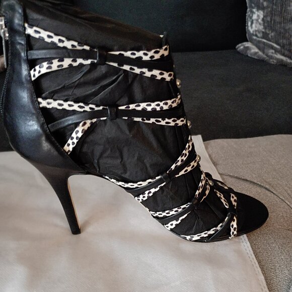 IVANKA TRUMP New w/Box Black & White Leather Multi Print Strappy Heel "Manis" - Picture 5 of 8